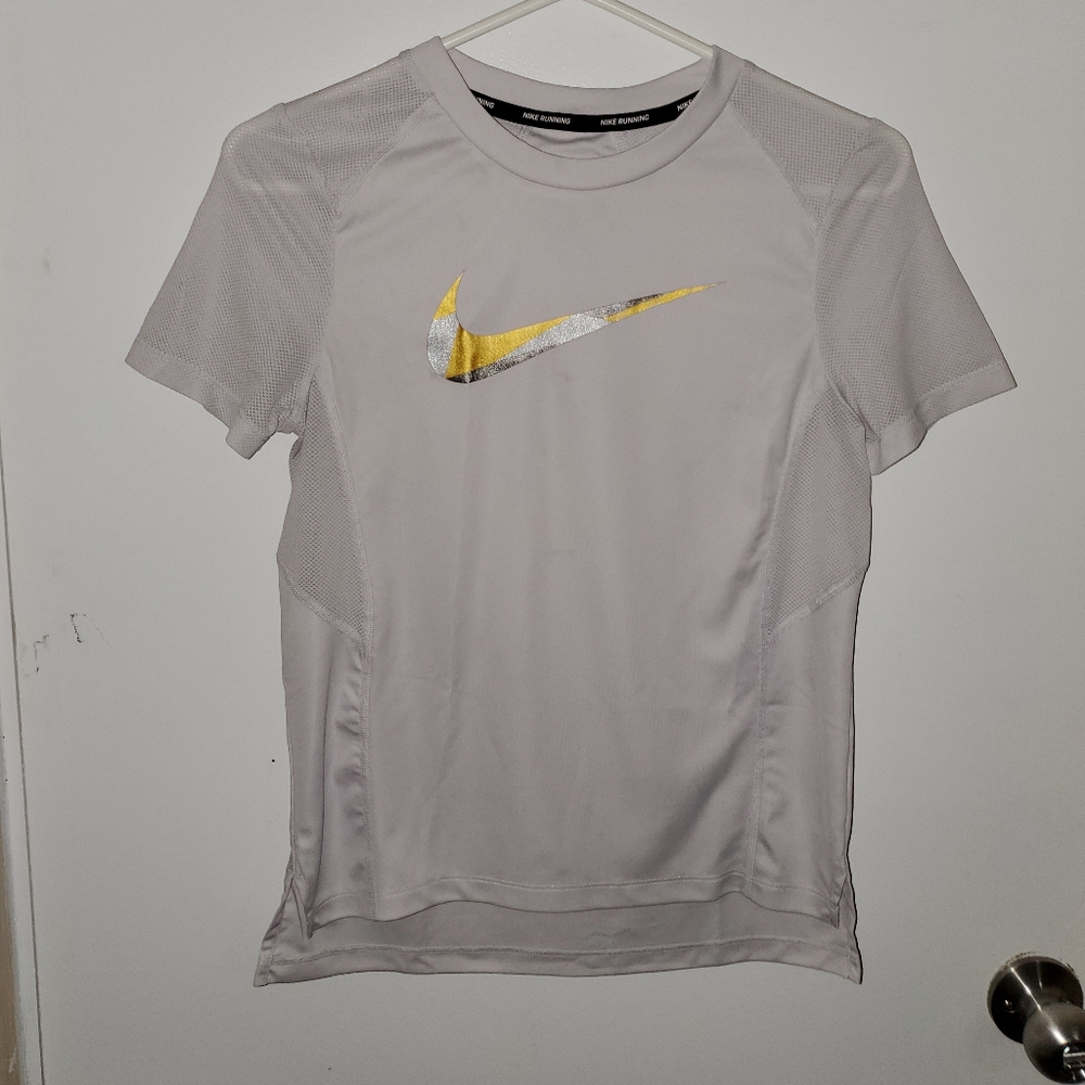 Gym top - Picture 2 of 3